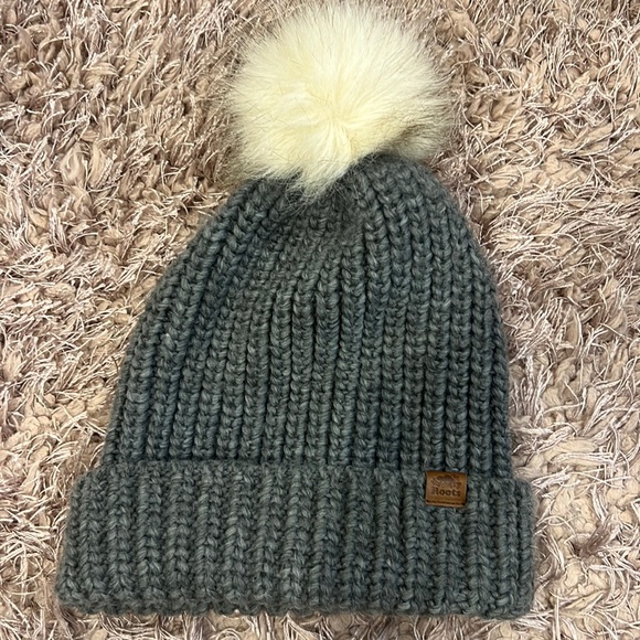 Roots winter hat - Picture 1 of 1